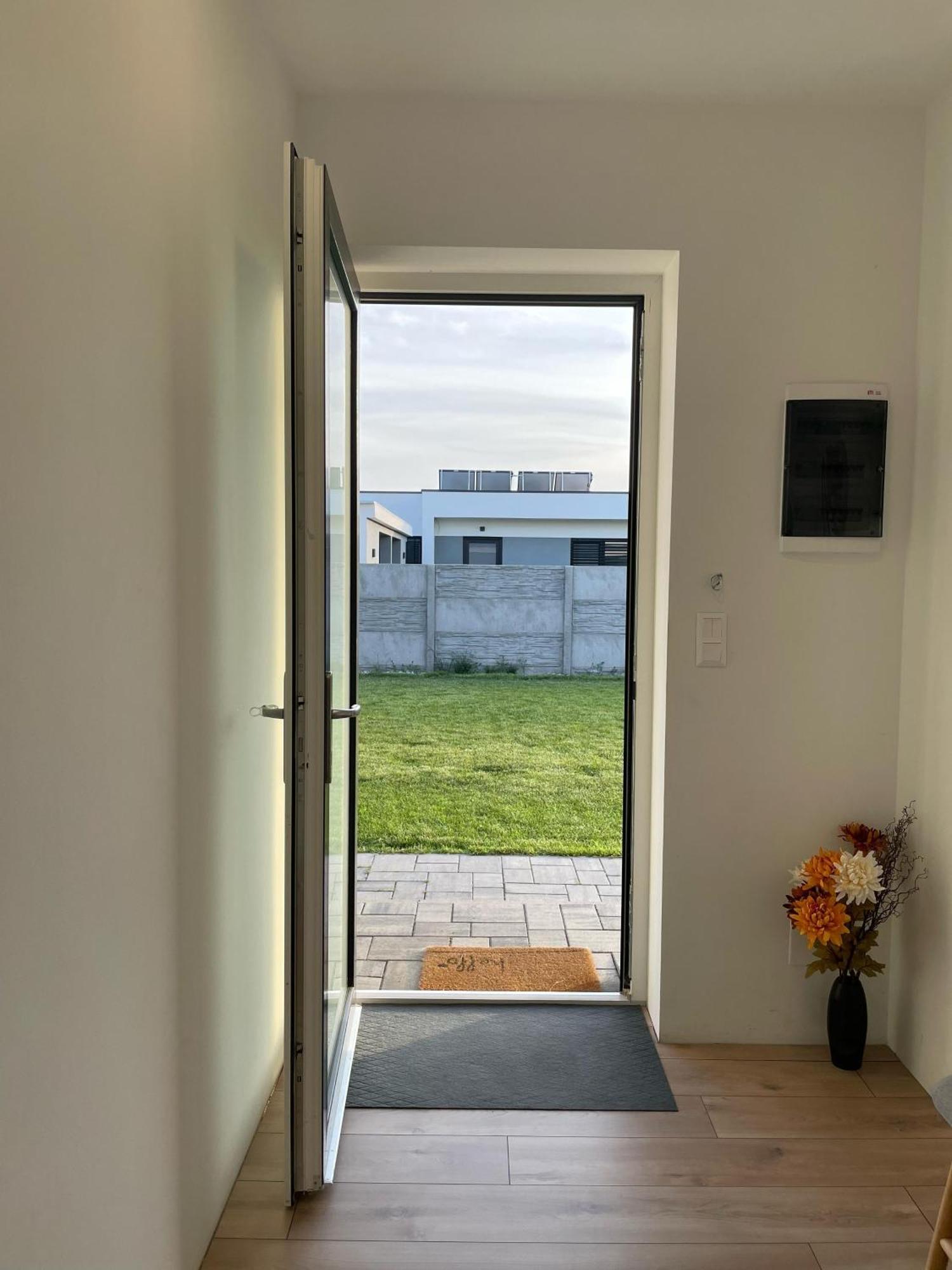 Klimatizovany Apartmanovy Dom, S Virivkou, 1B Senec Exterior foto