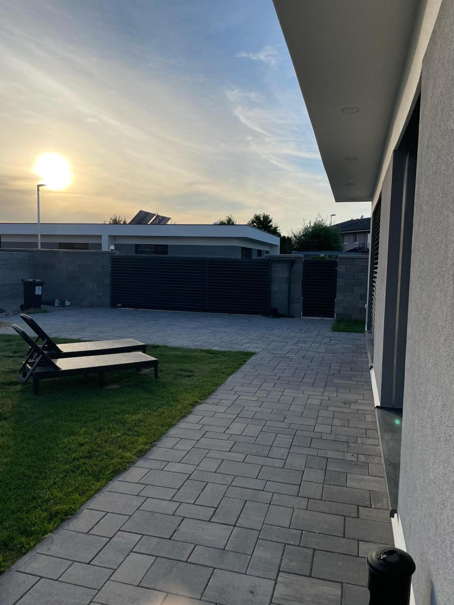 Klimatizovany Apartmanovy Dom, S Virivkou, 1B Senec Exterior foto